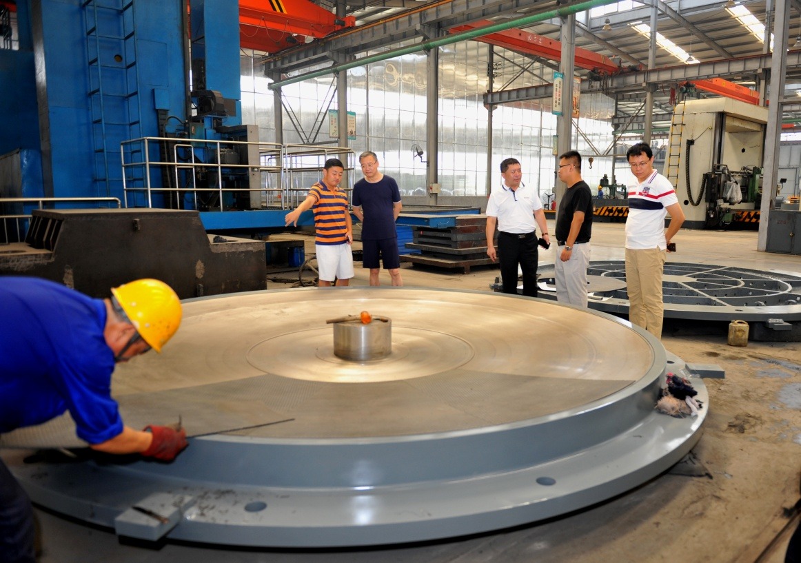 G:\产品发布\赵久平提供的照片\宝力制作通新客运专线用 2.1万吨转体球铰支座.JPG